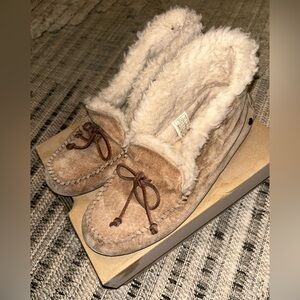 Ugg Alena Womens size 10. Comes with box. Has some wear. Review pictures